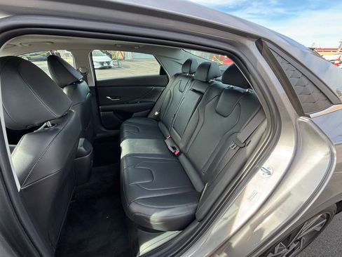 Used 2025 Hyundai Elantra Limited image 39