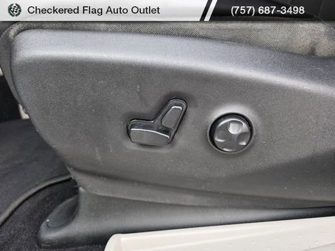 Used 2018 Chrysler Pacifica Limited image 20