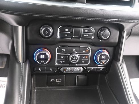 Used 2022 Chevrolet Tahoe LT w/ Luxury Package AWD/4WD image 30