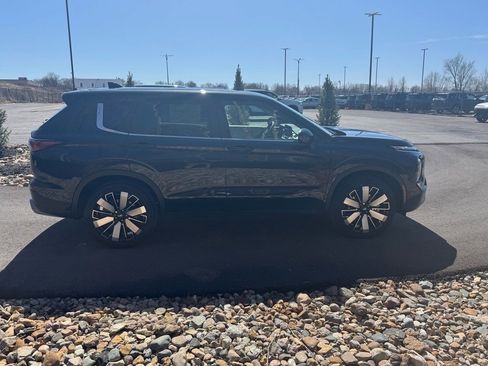 New 2025 Mitsubishi Outlander SE image 6