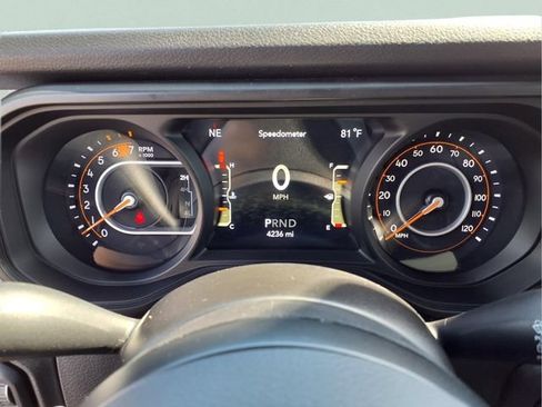 Used 2025 Jeep Wrangler Unlimited Sport AWD/4WD image 13
