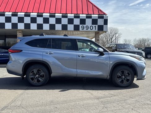 Used 2021 Toyota Highlander XLE image 8
