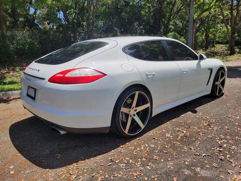 Used 2011 Porsche Panamera image 7