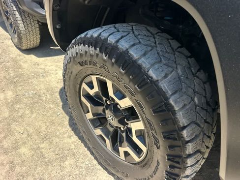 Used 2023 Toyota Tacoma TRD Off-Road w/ Technology Package RWD image 5