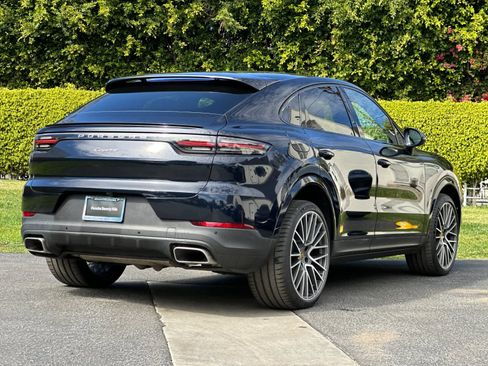 Used 2022 Porsche Cayenne Coupe image 8
