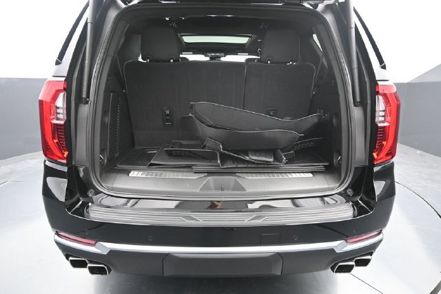 Used 2026 GMC Yukon Denali w/ Sun & Power Step Package AWD/4WD image 10