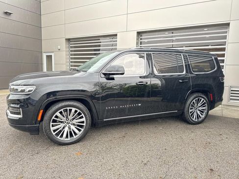 Used 2023 Jeep Grand Wagoneer Series III AWD/4WD image 3