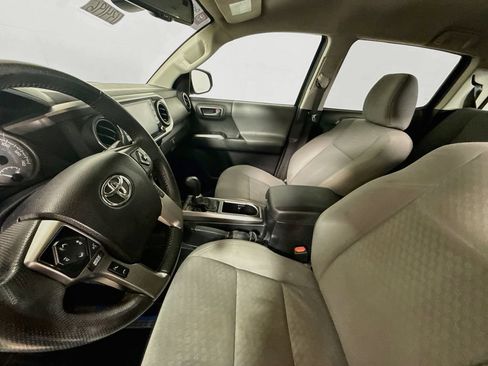 Certified 2021 Toyota Tacoma SR5 AWD/4WD image 18