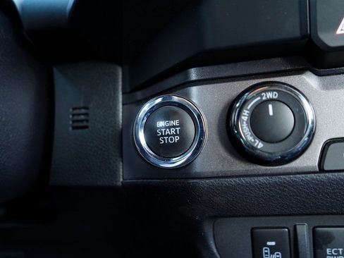 Used 2021 Toyota Tacoma TRD Off-Road image 13