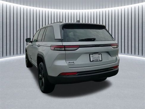New 2025 Jeep Grand Cherokee Altitude image 12