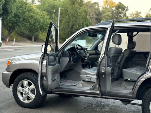 Used 2003 Toyota Land Cruiser image 25