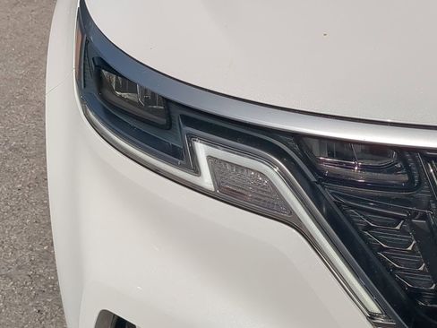 Used 2024 Kia Carnival EX image 10