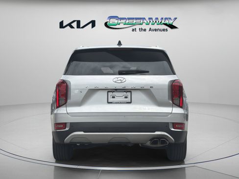 Used 2022 Hyundai Palisade SEL w/ Premium Package FWD image 5