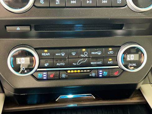 Used 2018 Ford Expedition Max Platinum AWD/4WD image 27