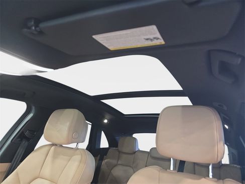 Used 2022 Porsche Macan image 28