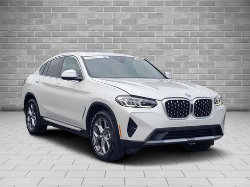 Used 2025 BMW X4 xDrive30i AWD/4WD image 3
