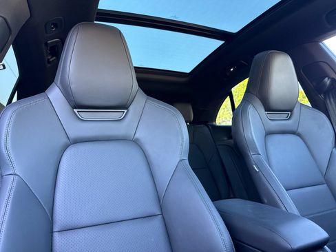 Certified 2025 Porsche Macan 4 Electric AWD/4WD image 18