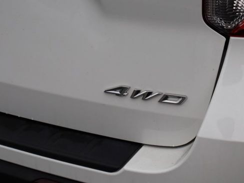 Used 2023 Ford Explorer XLT w/ Equipment Group 202A AWD/4WD image 9