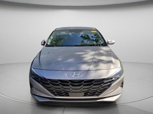 Used 2023 Hyundai Elantra SEL w/ Convenience Package FWD image 3