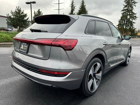 Used 2022 Audi e-tron Premium Plus w/ Premium Plus Package image 9