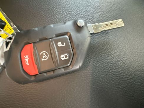 Used 2026 Jeep Wrangler Unlimited Sahara AWD/4WD image 28