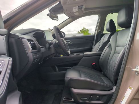 Used 2025 Nissan Rogue Platinum w/ Platinum Premium Package AWD/4WD image 14