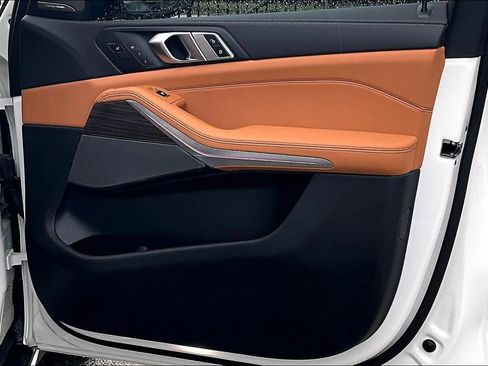 Used 2026 BMW X5 xDrive50e w/ Climate Comfort Package image 23