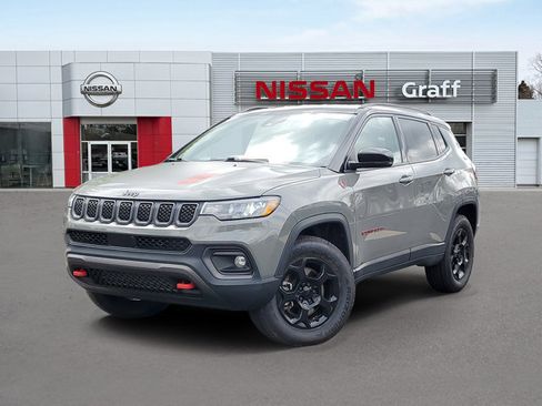 Used 2023 Jeep Compass Trailhawk w/ Trailhawk Convenience Group AWD/4WD image 1