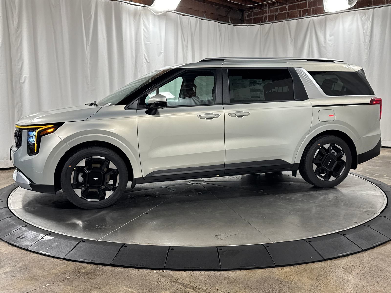 New 2026 Kia Carnival EX FWD image 6