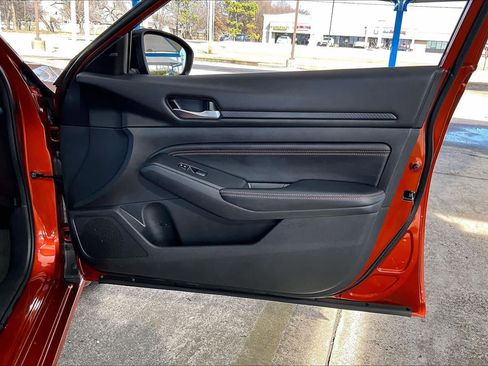 Used 2021 Nissan Altima 2.5 SR w/ SR Premium Package image 23