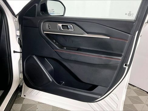 Used 2025 Ford Explorer ST-Line AWD/4WD image 19