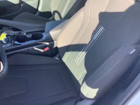 Certified 2025 Hyundai Elantra SEL image 18