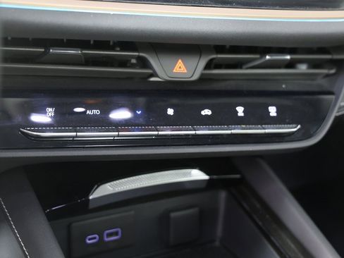 Used 2025 Buick Envision Sport Touring image 8