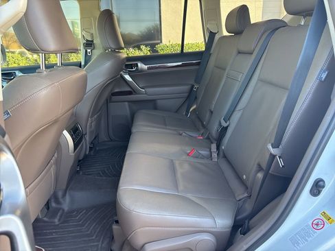 Used 2015 Lexus GX 460 image 12