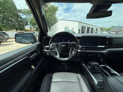 Used 2024 Chevrolet Silverado 1500 LTZ AWD/4WD image 2