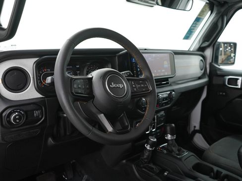 Used 2024 Jeep Gladiator Sport AWD/4WD image 23