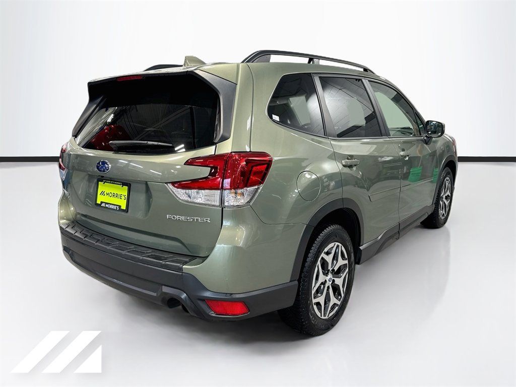 Used 2020 Subaru Forester Premium AWD/4WD image 5