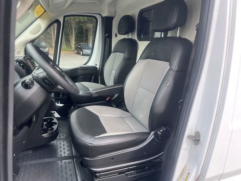 Used 2025 RAM ProMaster 2500 w/ Convenience Group FWD image 17