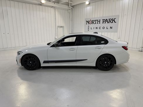 Used 2020 BMW 330i Sedan w/ M Sport Package image 2