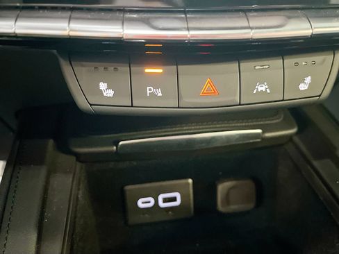 Used 2024 Cadillac XT4 Sport w/ Cold Weather Package AWD/4WD image 20