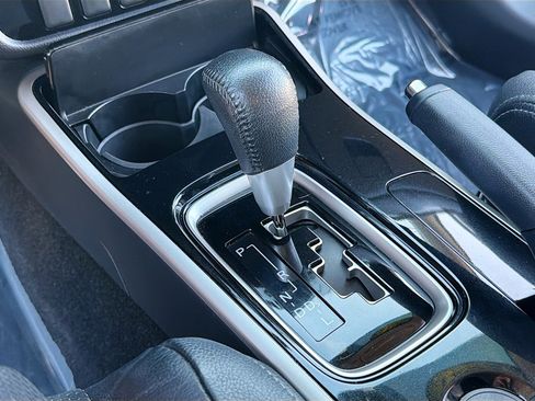 Used 2017 Mitsubishi Outlander SEL image 27