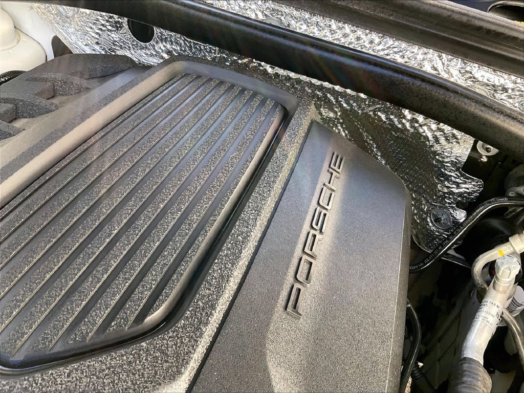Certified 2022 Porsche Macan AWD/4WD image 34
