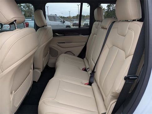New 2025 Jeep Grand Cherokee Limited image 14