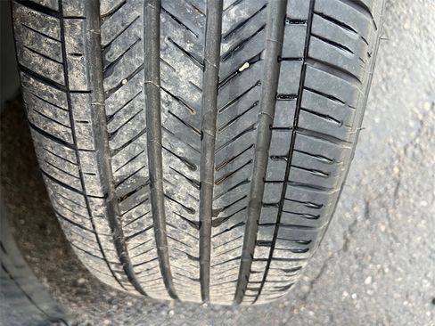 Used 2024 Volkswagen Tiguan SE w/ Panoramic Sunroof Package image 34