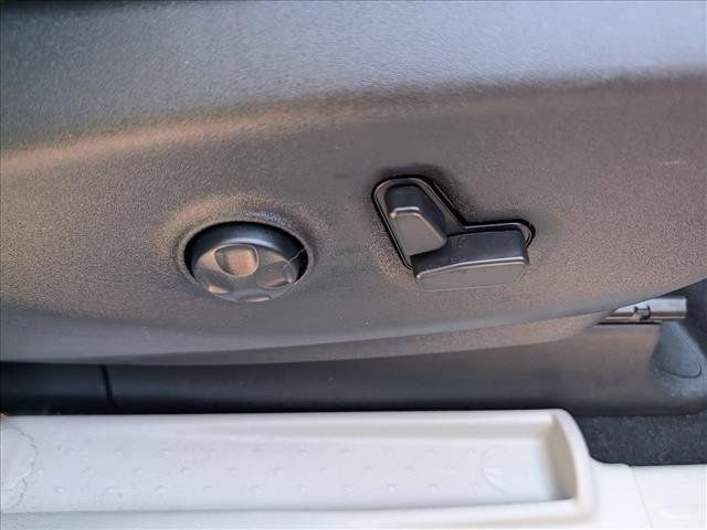 Used 2022 Chrysler Pacifica Touring-L w/ Uconnect Theater Family Group FWD image 13