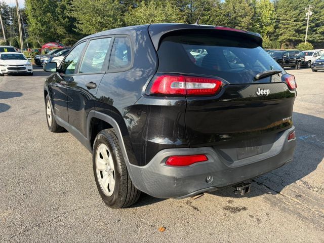 Used 2016 Jeep Cherokee Sport FWD image 3