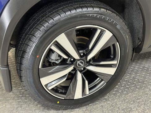 Used 2023 Nissan Rogue Platinum w/ Platinum Premium Package image 9