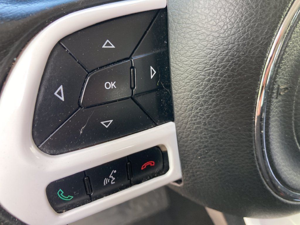 Used 2016 Jeep Renegade Latitude AWD/4WD image 39