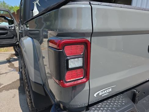 Used 2020 Jeep Gladiator Sport w/ Quick Order Package 24S AWD/4WD image 33