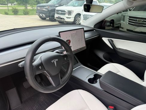 Used 2021 Tesla Model Y Long Range AWD/4WD image 9